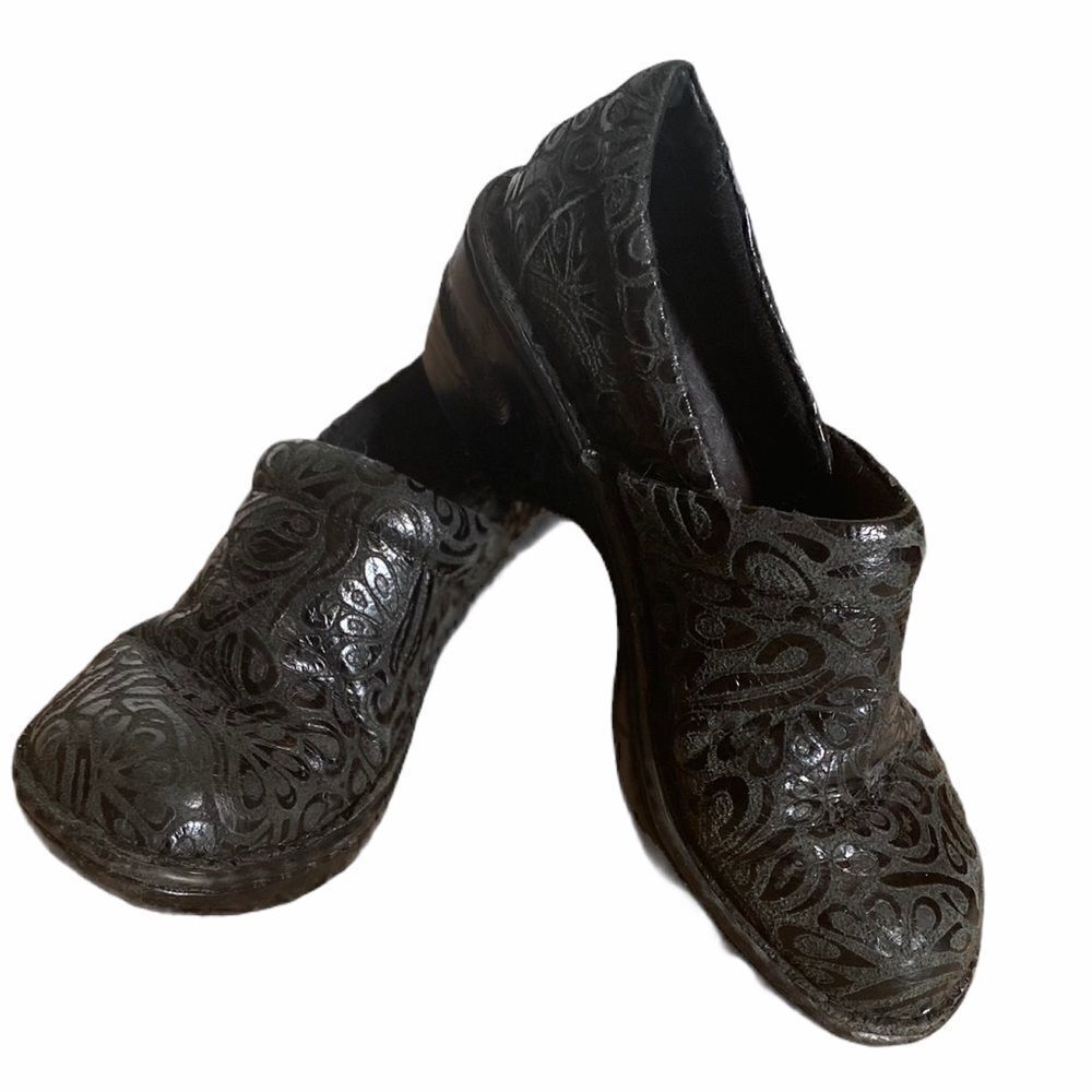BOC Embossed Peggy Black Comfort Clogs 6